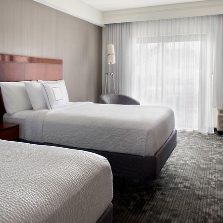 Sonesta Select Boston Milford Hotel Exterior photo