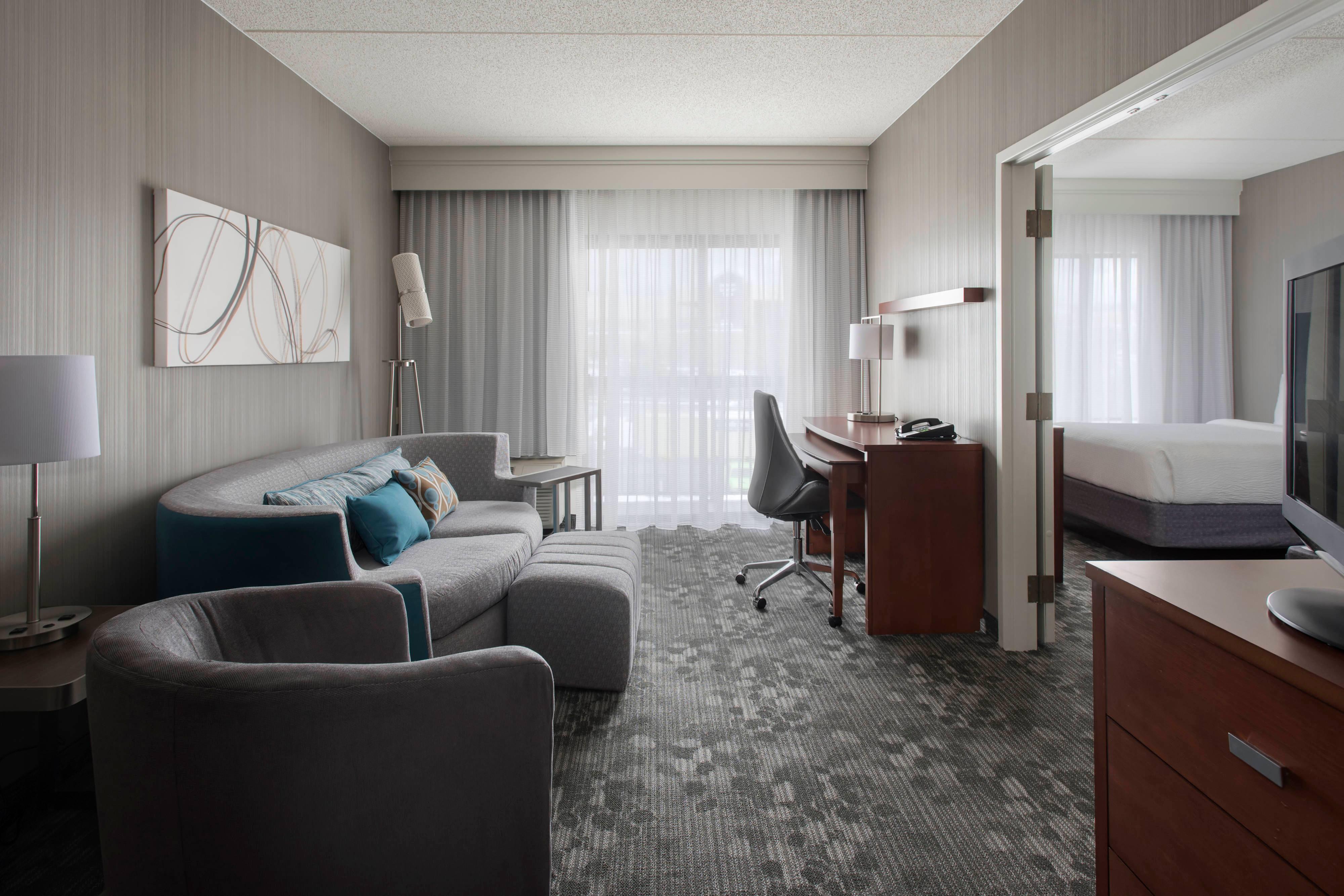 Sonesta Select Boston Milford Hotel Exterior photo
