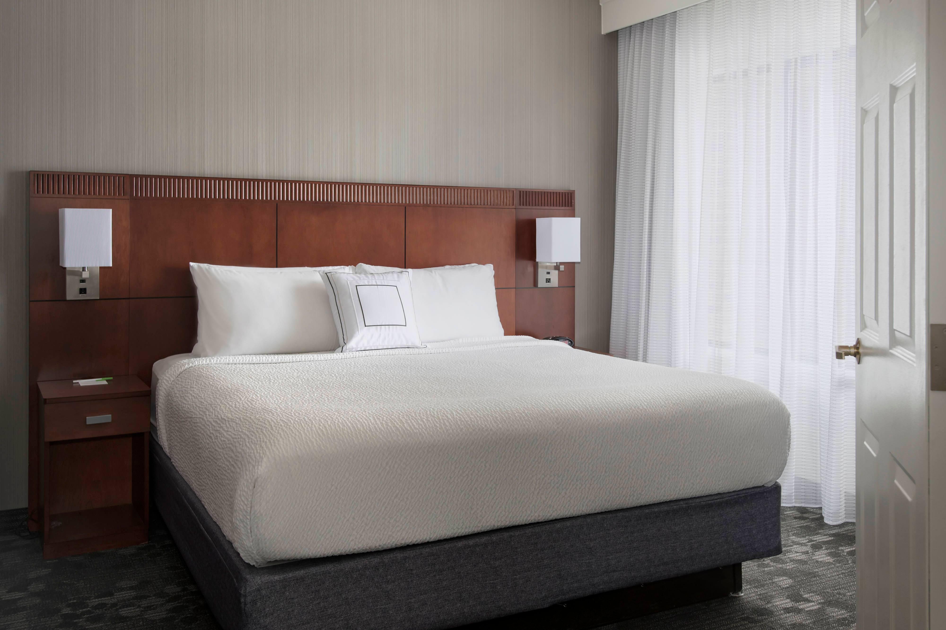 Sonesta Select Boston Milford Hotel Exterior photo